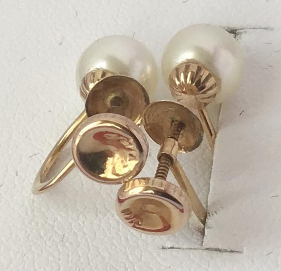 10ct gold cultured pearl screw earrings